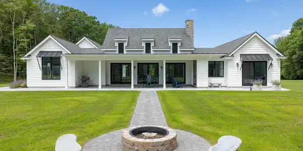 153 Fox Point