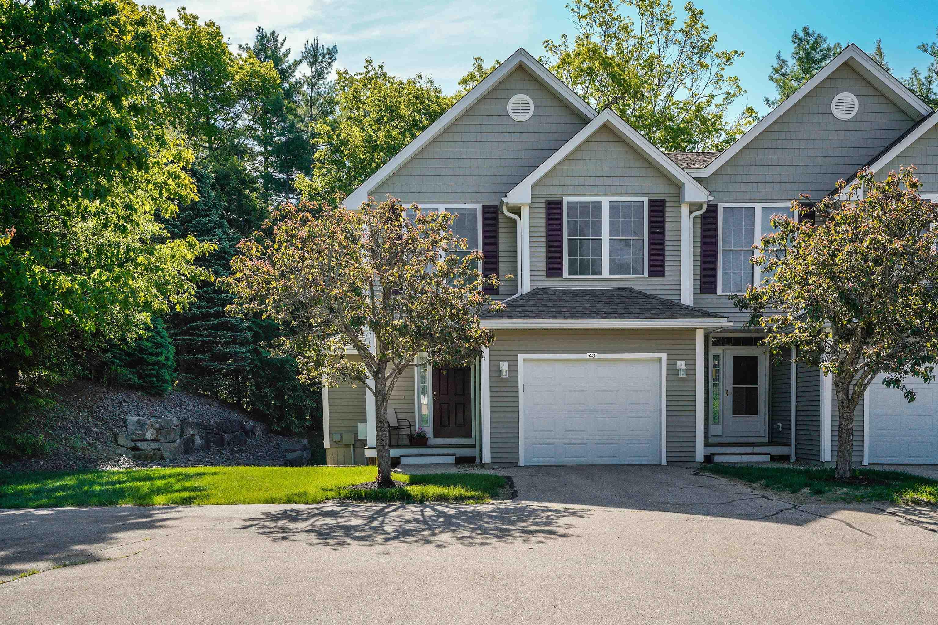 Image 0: 43 Ledgeview private end unit