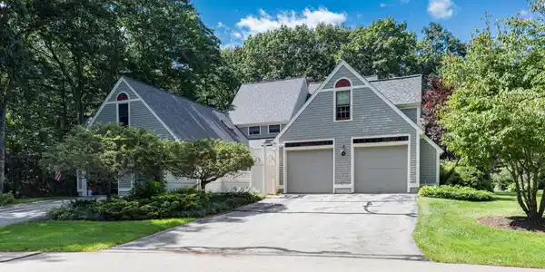 579 Sagamore