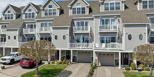 24 Harbor Road