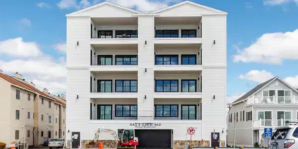 465 Ocean Boulevard