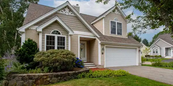 63 Hampton Meadows
