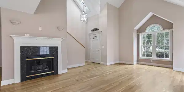 Image 4: An open concept living and dining room Image 4: An open concept living and dining room