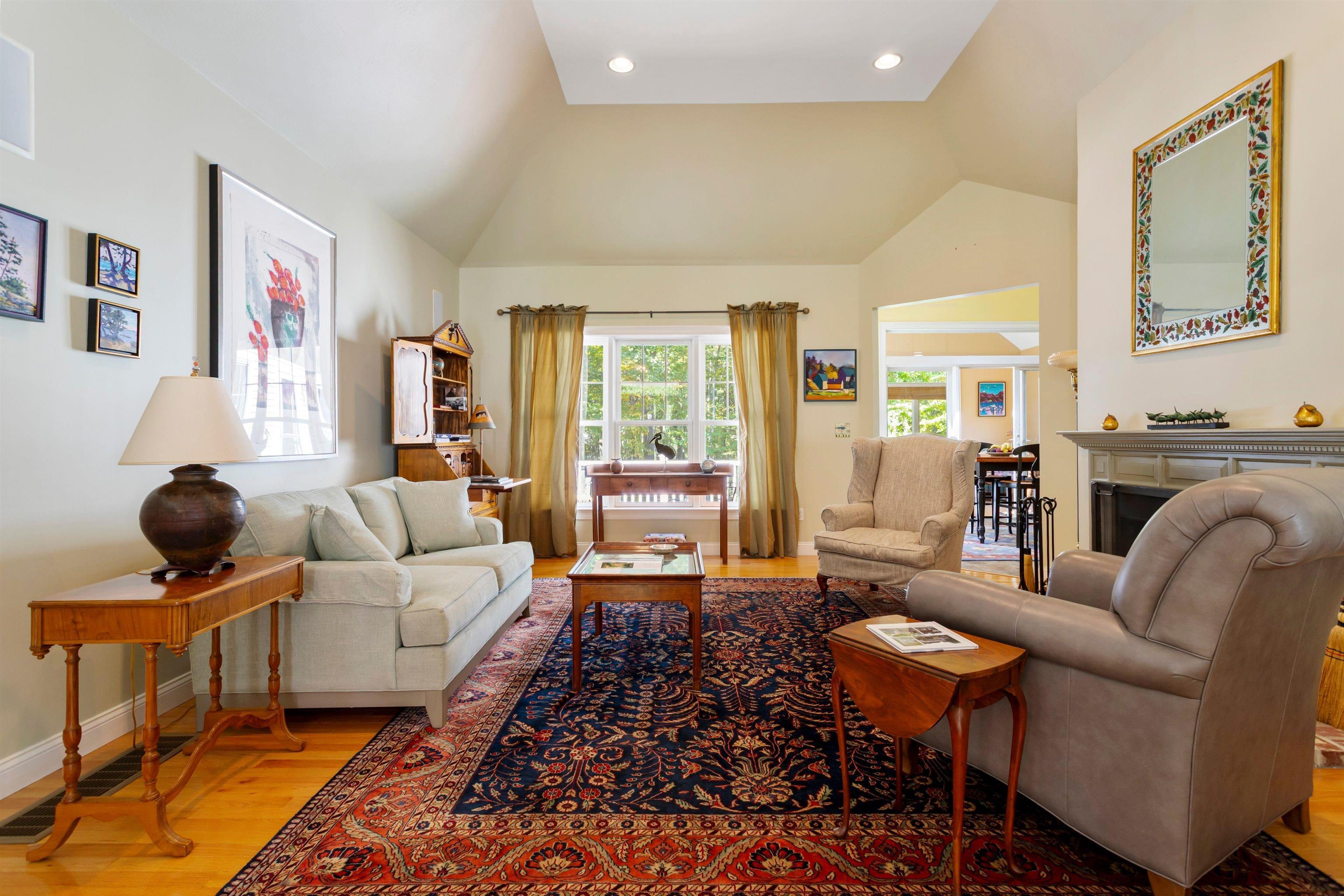 Image 2: Living room with vaulted ceiling