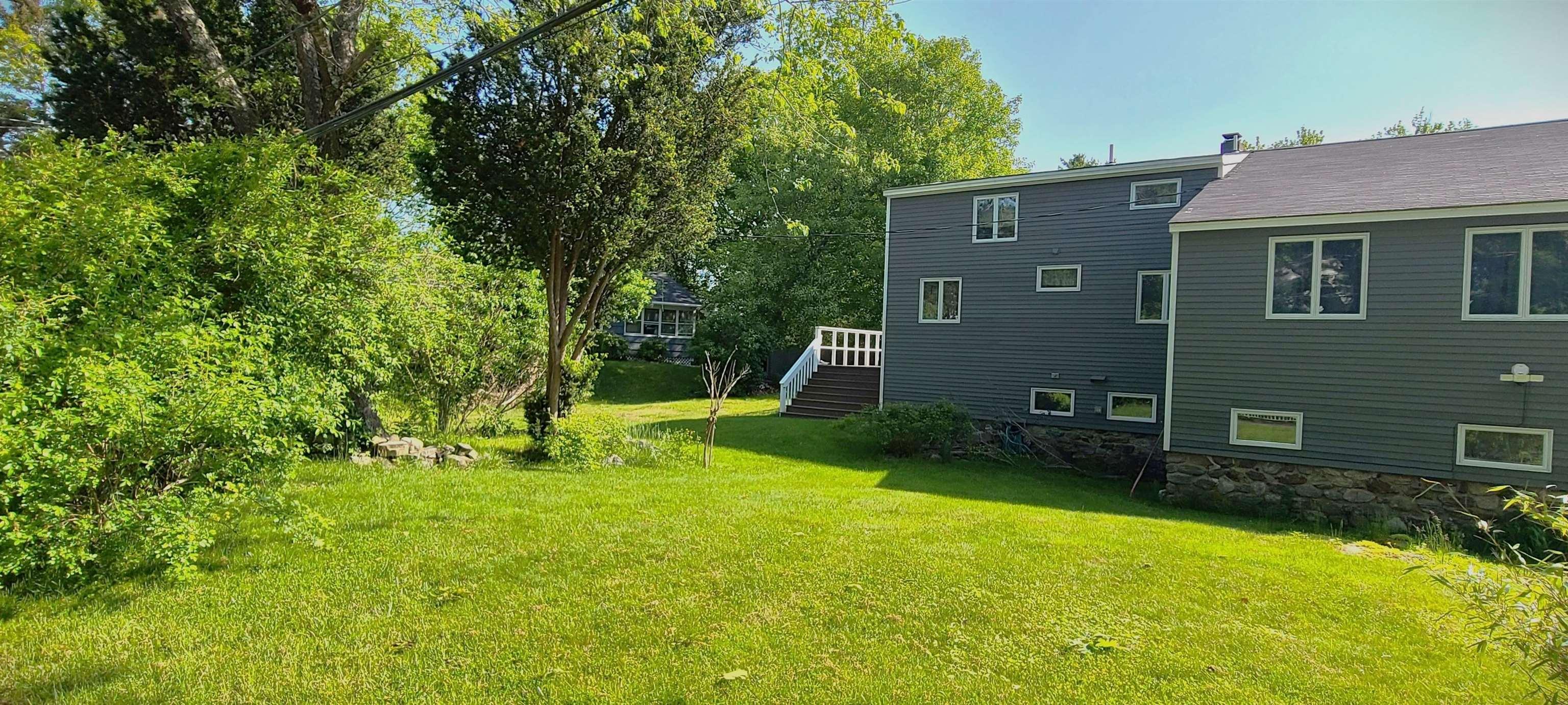 Image 2: Good size yard for entertaining or relaxing