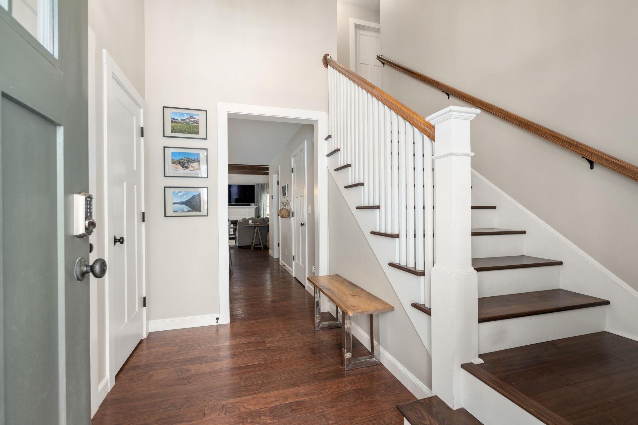 Image 4: Expansive Front Entryway