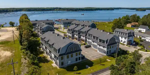 24 LITTLE BAY Drive