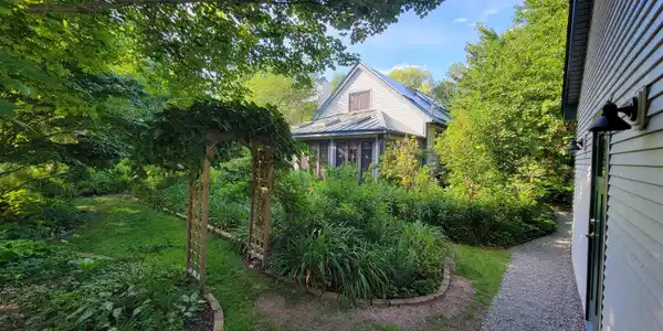 380 Greenleaf Avenue