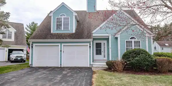 49 Drakes Landing