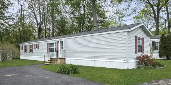 39 Hickory Avenue