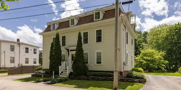 13 A Snow's Court