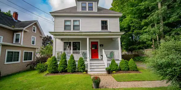 110 Woodbury Avenue