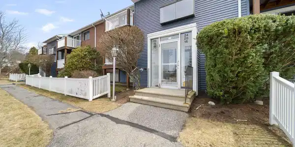 24 Seabury Avenue