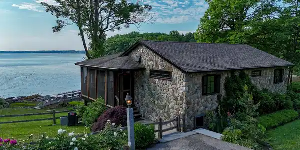 595 Bay Road