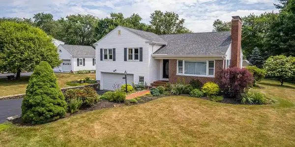9 Hillcrest Drive
