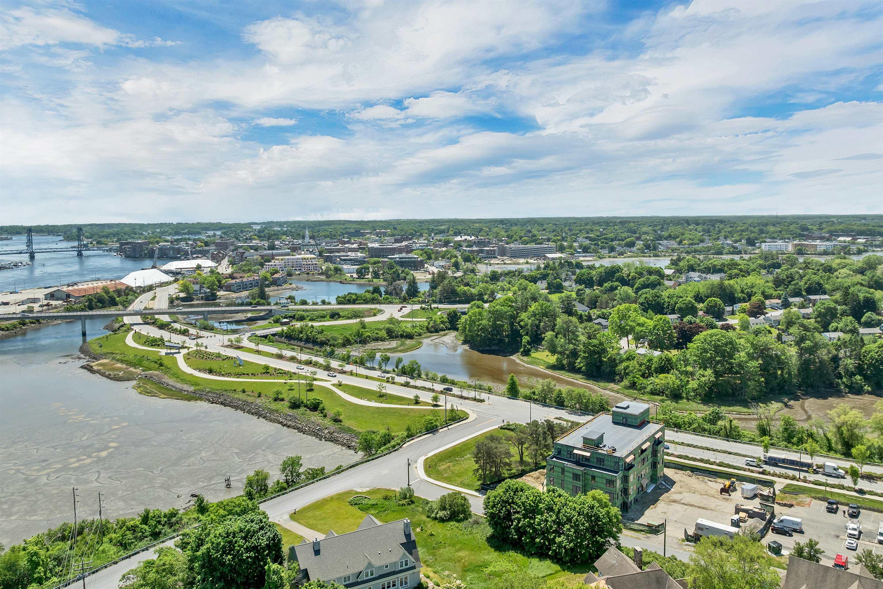 Image 4: Within a Mile to Downtown Portsmouth!