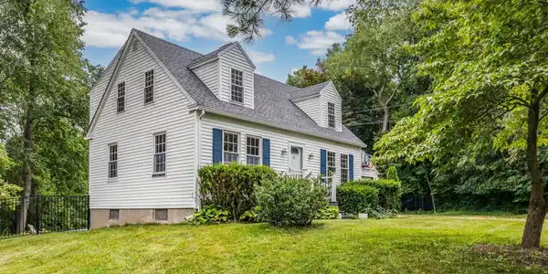 19 Winnicutt Road