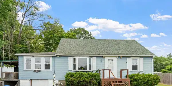 32 Rollins Road