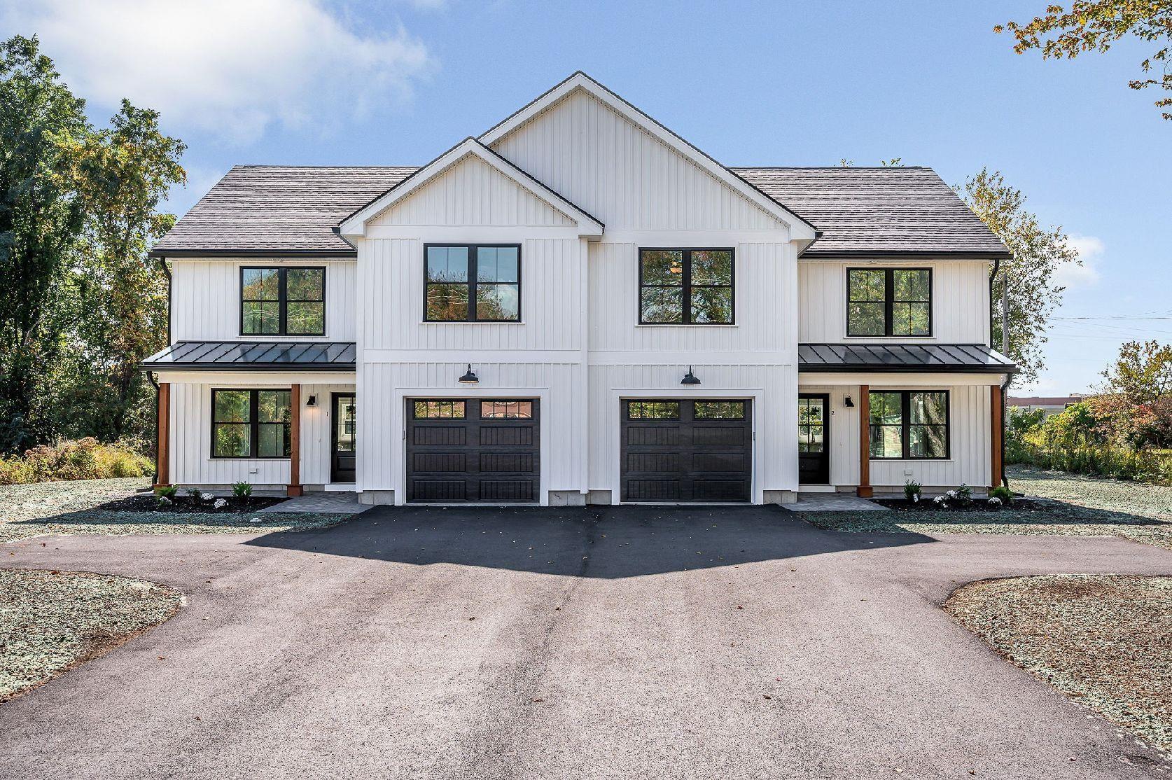 Image 0: Gorgeous exterior