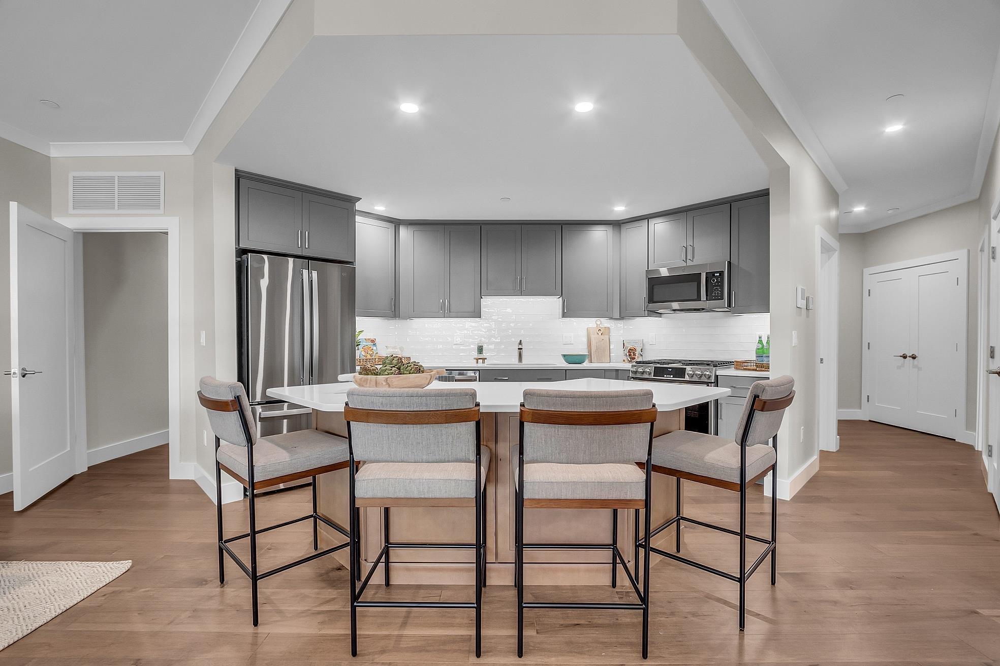 Image 4: Kitchen