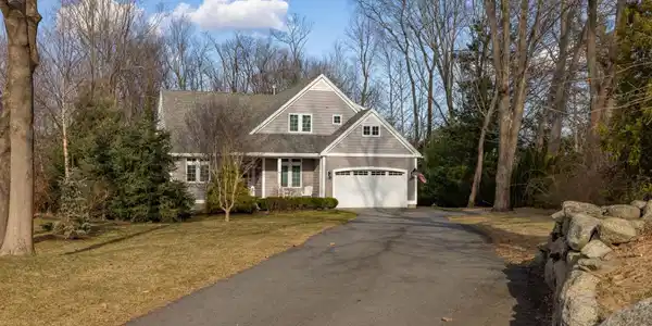 40 Sanderson Drive