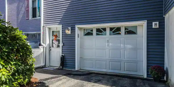 Image 2: Garage Image 2: Garage