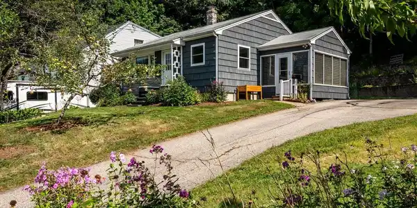 6 Floral Avenue