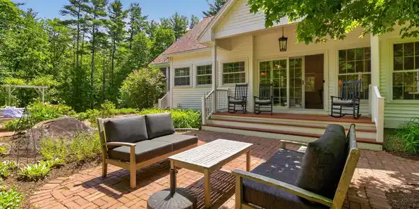 402 Bay Road