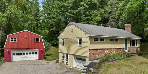 14 Squamscott Road