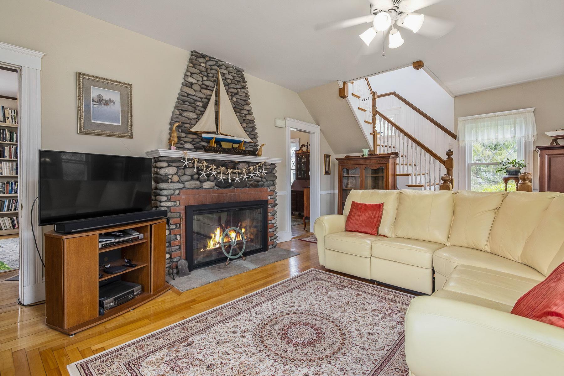 Image 4: Hardwood floors Image 4: Hardwood floors