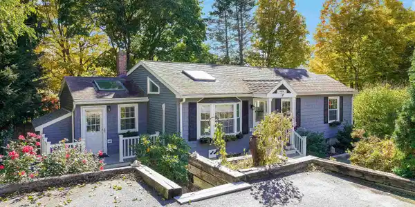 27 Railroad Avenue