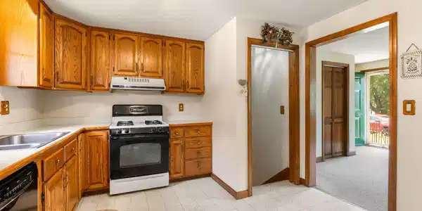Image 3: Bright and open kitchen/living/dining Image 3: Bright and open kitchen/living/dining