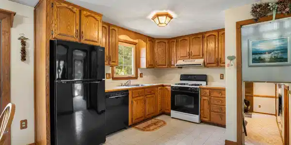 Image 4: Bright and open kitchen/living/dining Image 4: Bright and open kitchen/living/dining