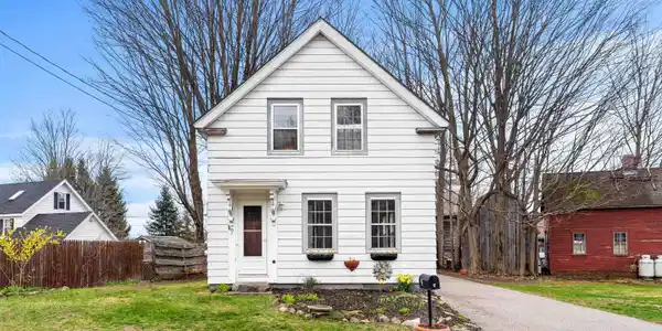 9 Railroad Avenue