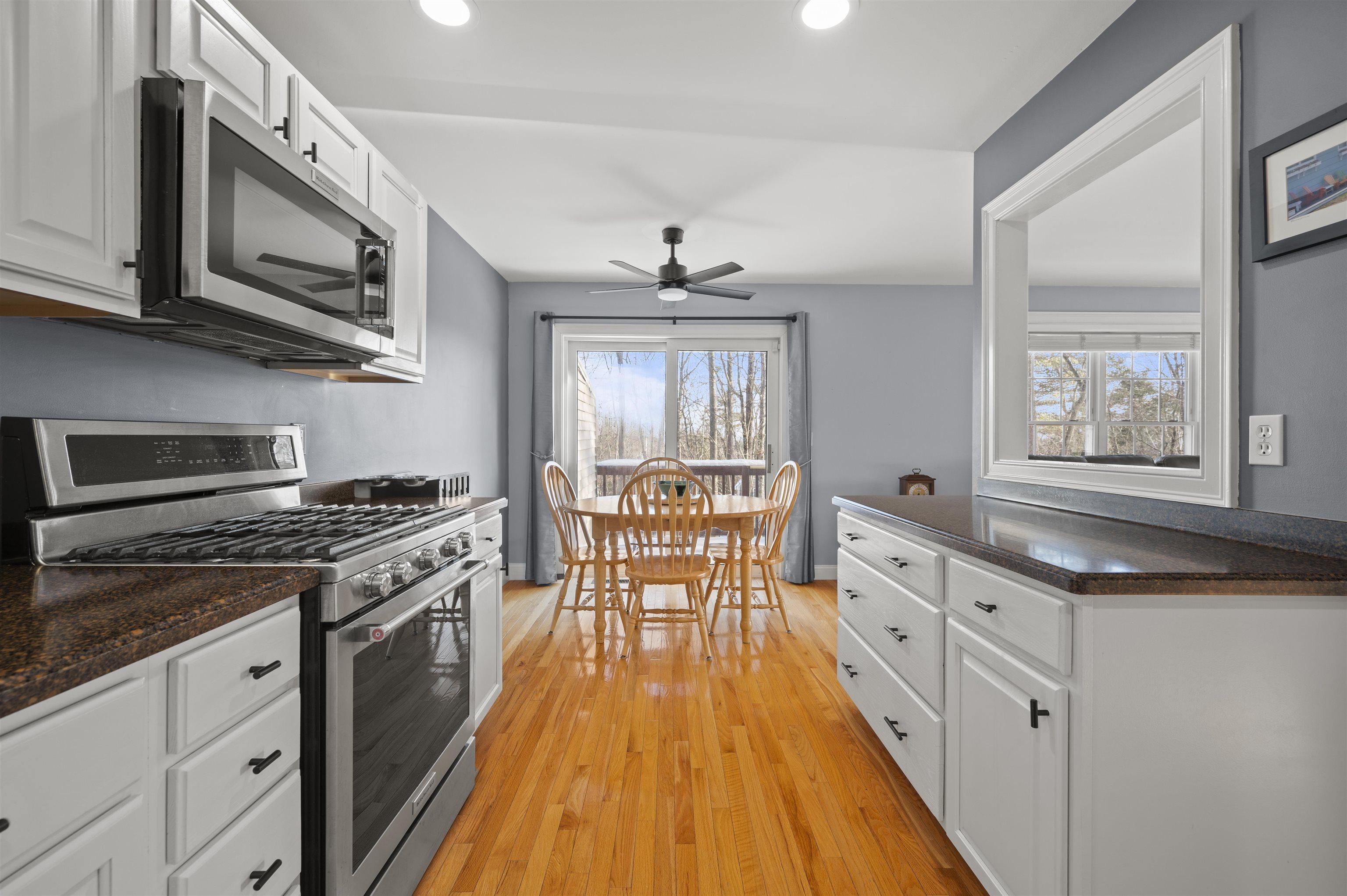 Image 4: Lots of cabinets