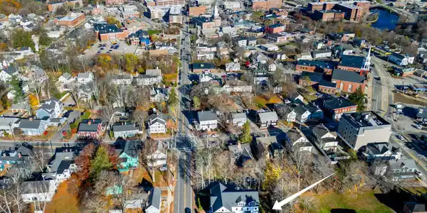 Image 4: Walk to downtown! Image 4: Walk to downtown!