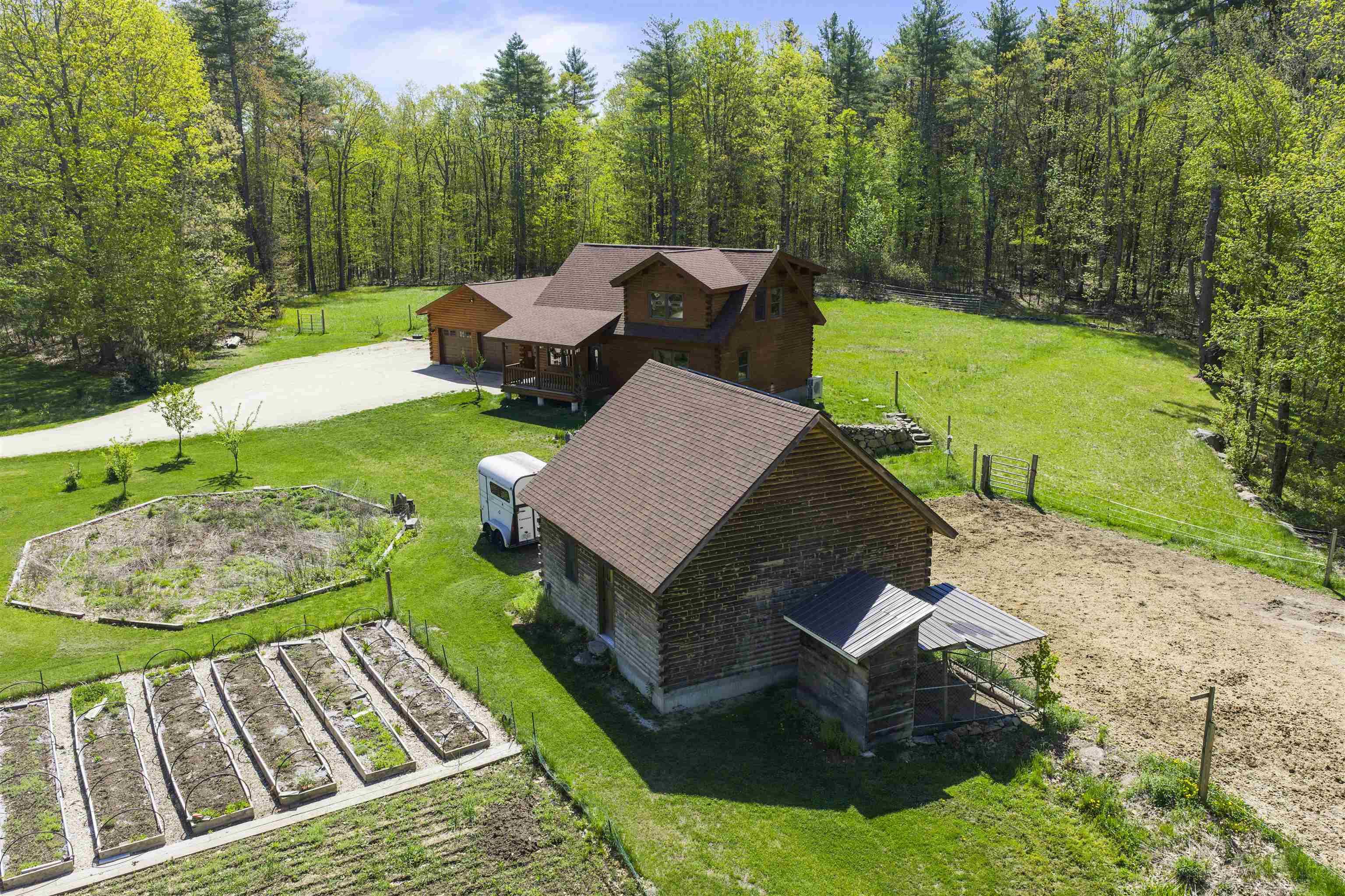 Image 2: 3.62 acres includes paddock, raised beds, fruit trees