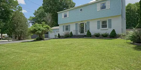 7 Acorn Acres