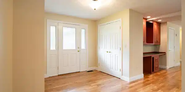 Image 3: Spacious Foyer Image 3: Spacious Foyer