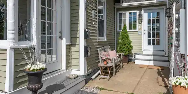 8 Central Avenue