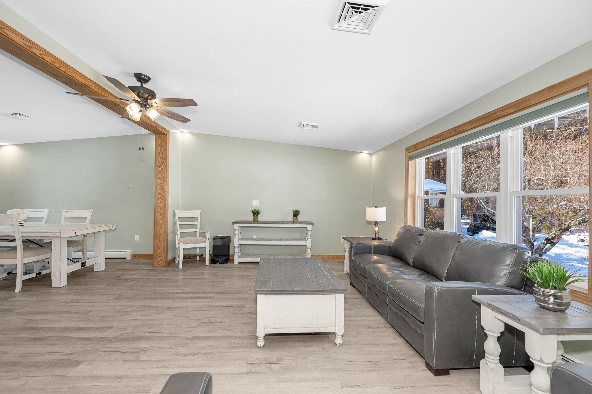 Image 3: Living Room