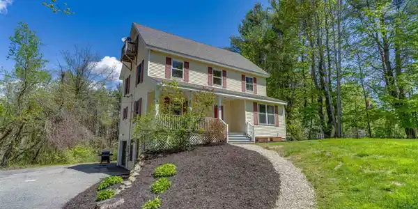 8 Atina Way