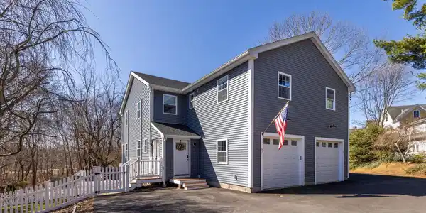 72 Woodbury Avenue