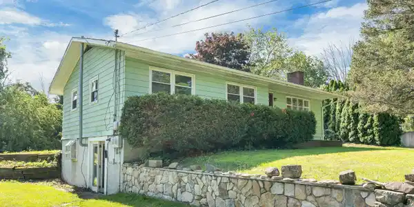 15 Tuttle Lane