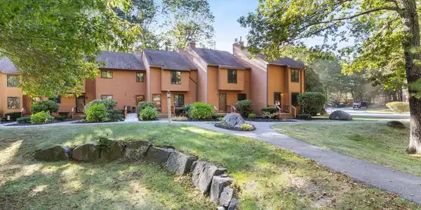 38 Dunvegan Woods Drive