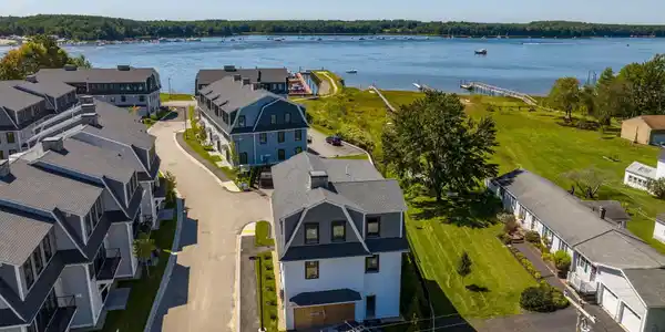 2 LITTLE BAY Drive