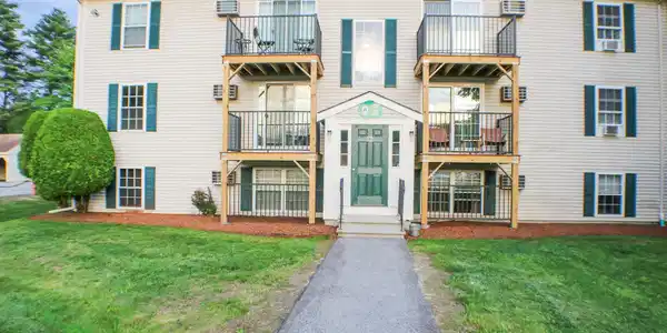 1702 White Cedar Boulevard
