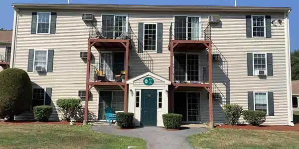 1605 White Cedar Boulevard