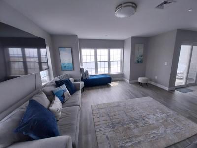 435 Ocean Boulevard