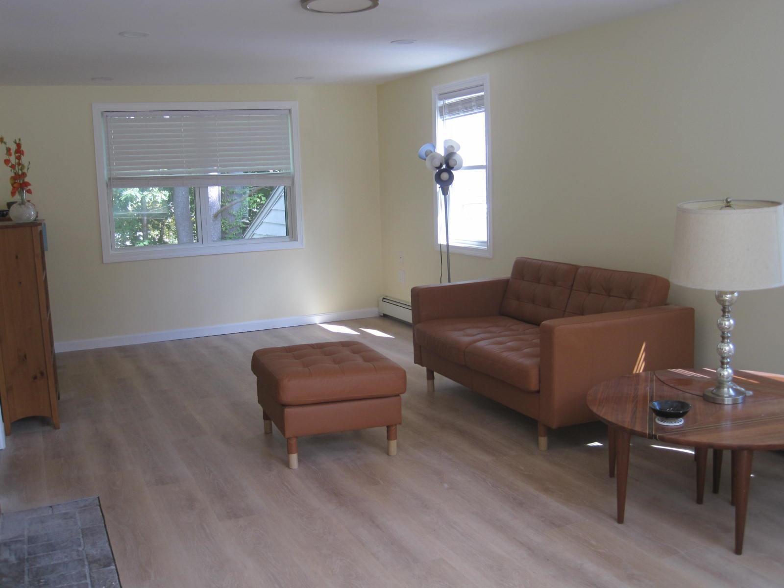 Image 2: Enter by the front door and you'll find a coat closet in the foyer.  The living room is to your right, and the dining room to your left., Spacious living room Image 2: Enter by the front door and you'll find a coat closet in the foyer.  The living room is to your right, and the dining room to your left., Spacious living room